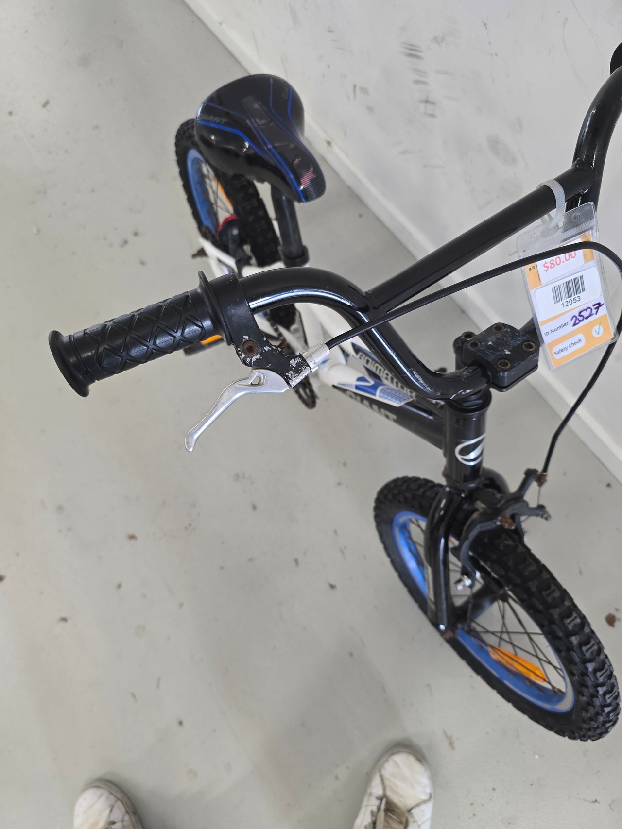 giant animator Bike - 16"  - Kids, Colour: Black, Bue, White