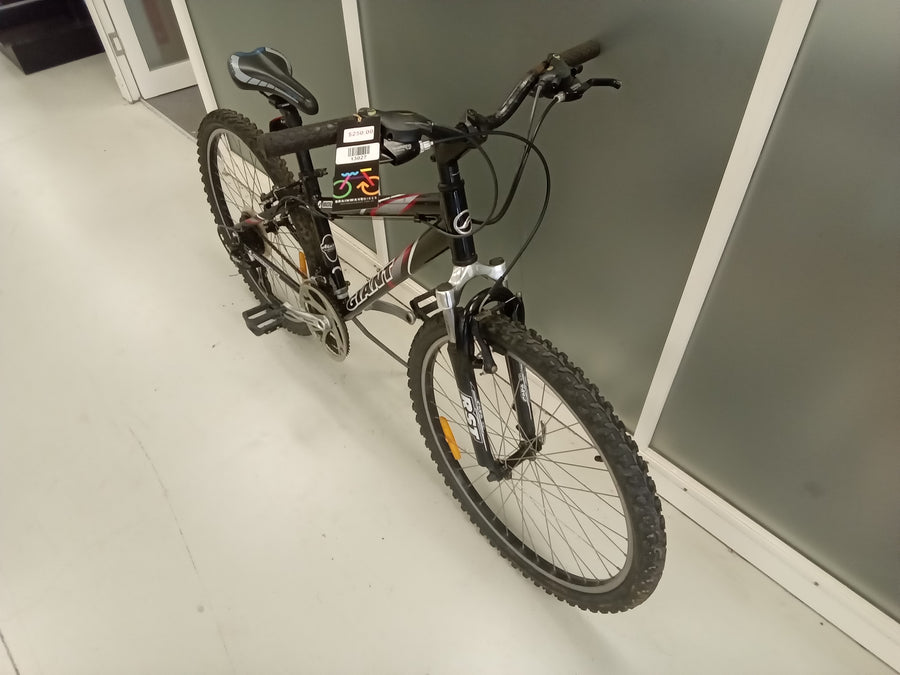 giant Boulder se Bike - 26"  - Mountain Bike, Colour: Black