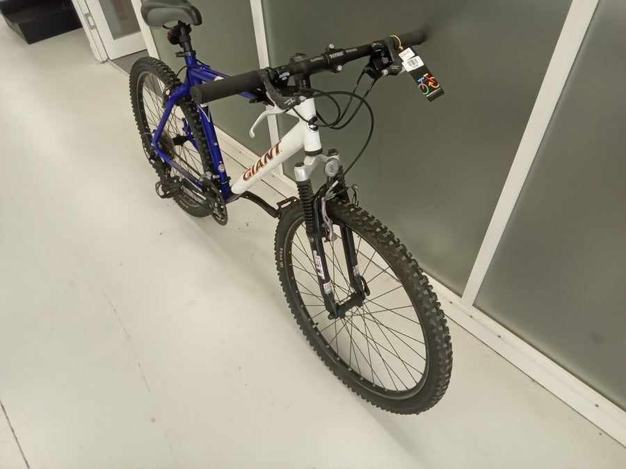 giant Atx 850 Bike - 26"  - Mountain Bike, Colour: Blue, White