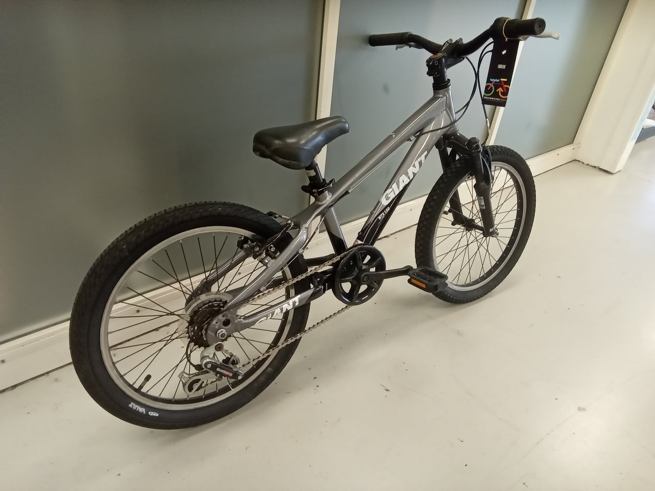 Giant MTX 150 Bike - 20"  - Kids, Colour: Black, Grey
