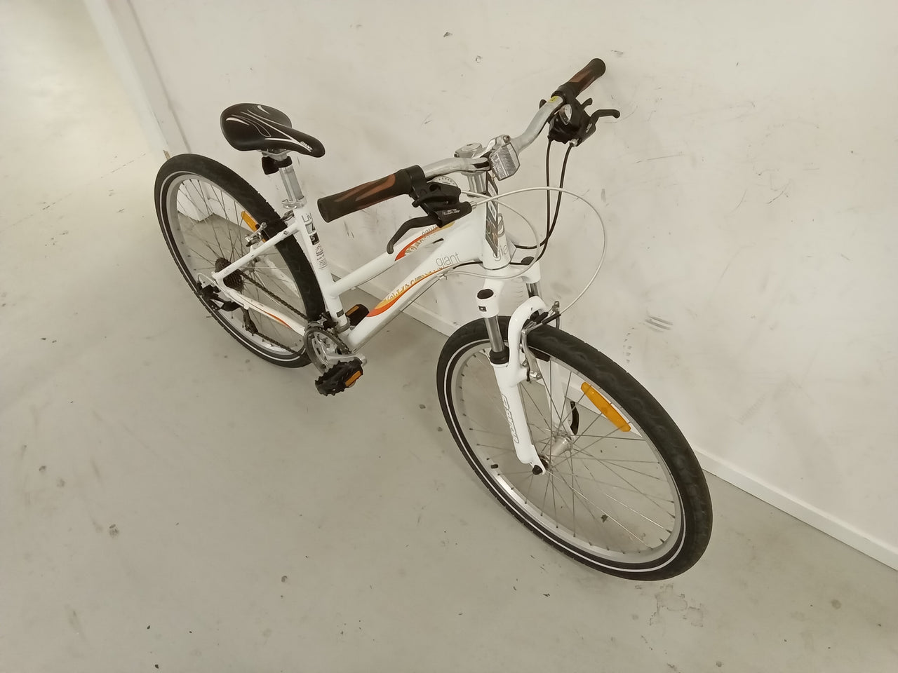 Giant Boulder Bike -  42cm - Mountain Bike, Colour: White, Orange