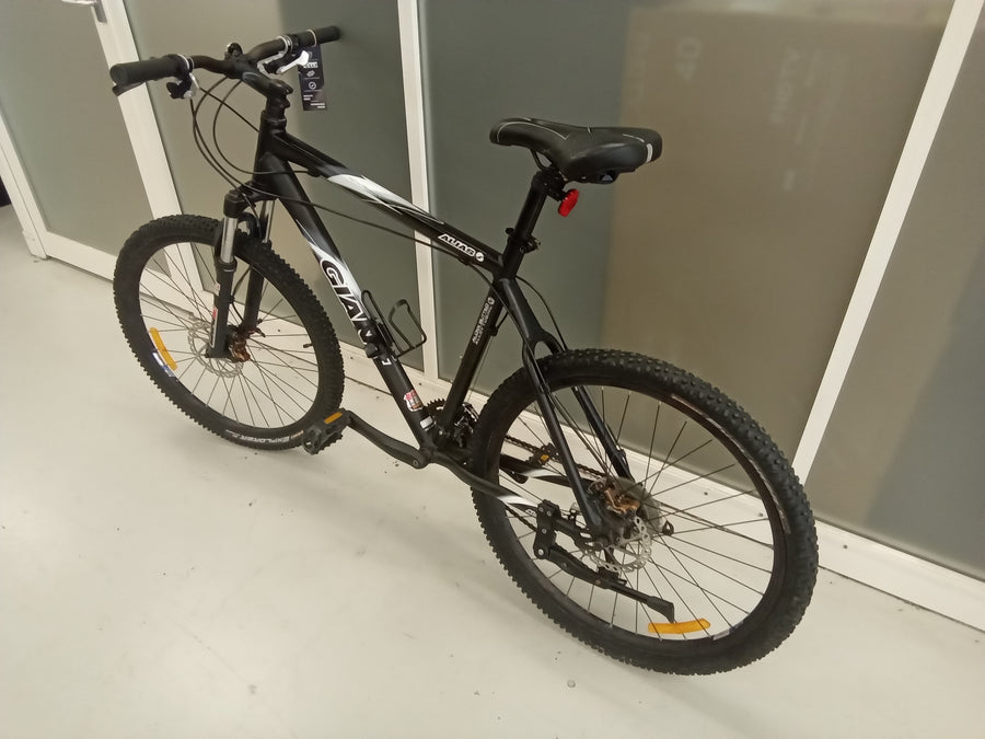 Giant Alias Bike - 26"  - Mountain Bike, Colour: Black